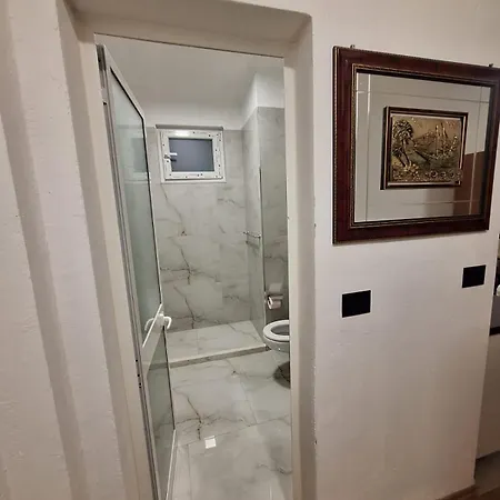 Deluxe Near Center Double Or Twin Bed Appartamento Tirana