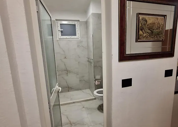 Deluxe Near Center Double Or Twin Bed Apartment Tirana